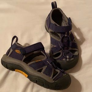 EUC children’s Keen sandals. Size 9.